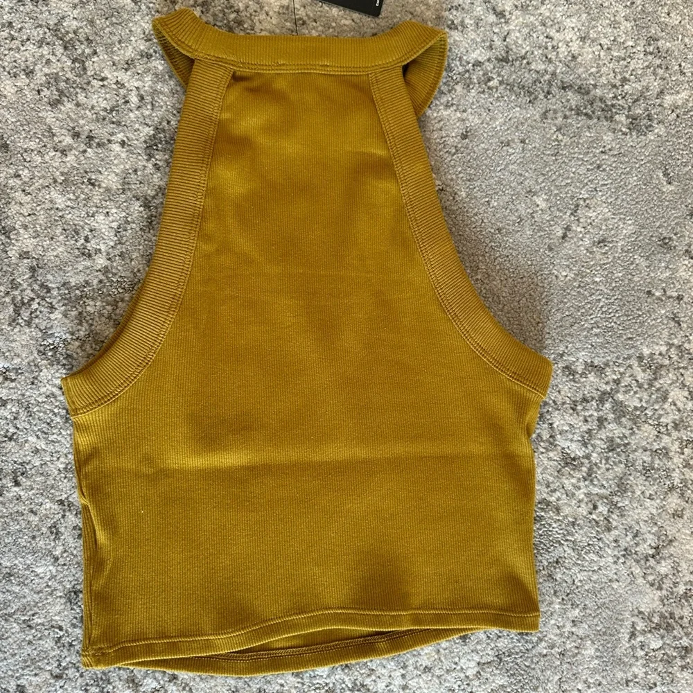 EXPRESS NWT Mustard Sleeveless Top with Button Accents SMALL - Picture 3 of 3